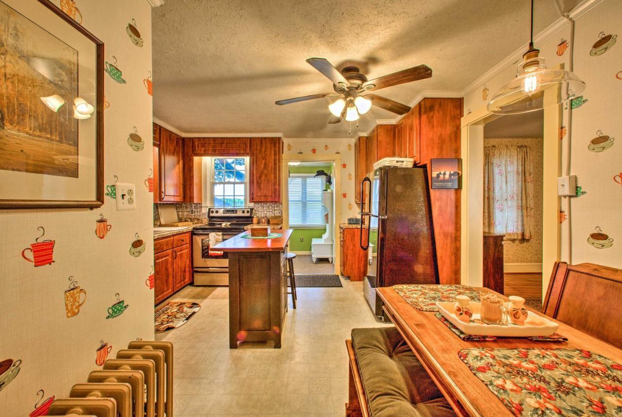 Villa Whimsical Lancaster House With Porch Near Amish Farm Esterno foto